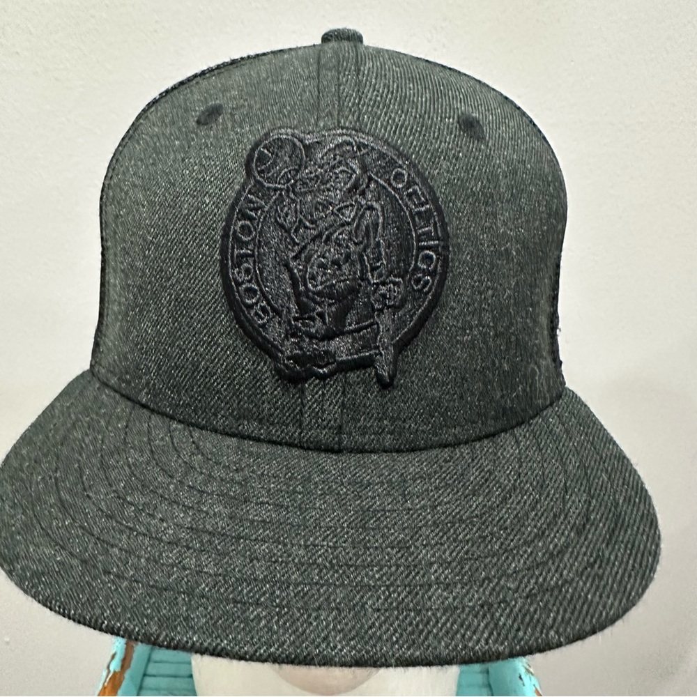 Youth New Era Heathered Black Boston Celtics Trucker 9FIFTY Snapback Hat